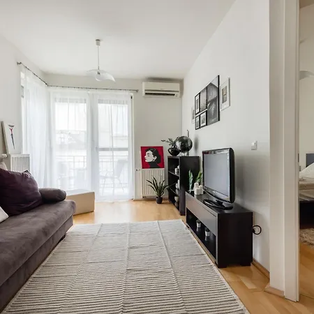 Apartament Bright And With Balcony *