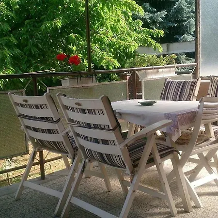 Haus In Mit Garten *