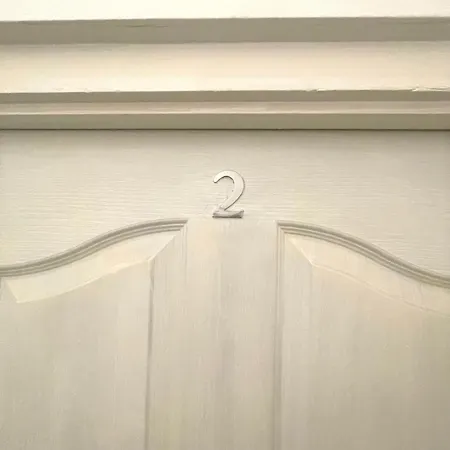 Aradi With Private Bathroom In The Centre 民宿