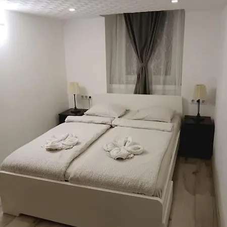 Apartment Voeroesmarty Street Budapest