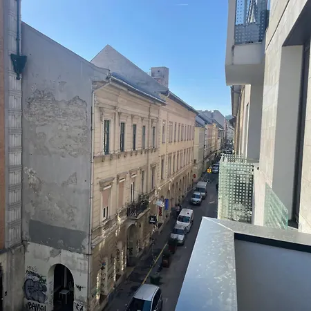Aparthotel Downtown Family By Firsthost 3436a302 Budapest