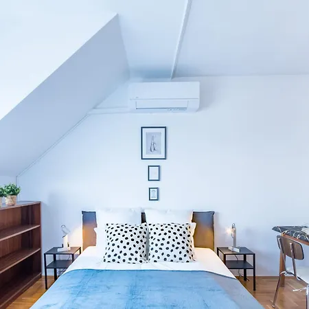 Green - Easy Parking - Quiet Sleep Apartment