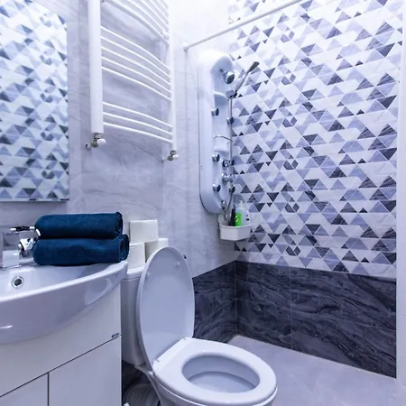 Diamond Lux - 4 Bedrooms 2 Bathrooms Budapest