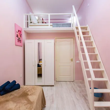 Diamond Lux - 4 Bedrooms 2 Bathrooms Apartment *