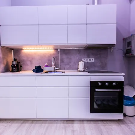 Diamond Lux - 4 Bedrooms 2 Bathrooms Apartment