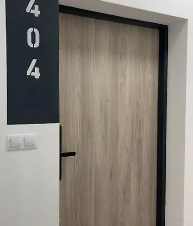 Spacious With Balcony And Garage * Budapest