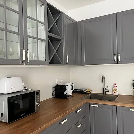 Apartment Spacious With Balcony And Garage *