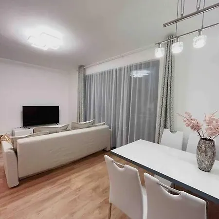 Apartment Spacious With Balcony And Garage Budapest