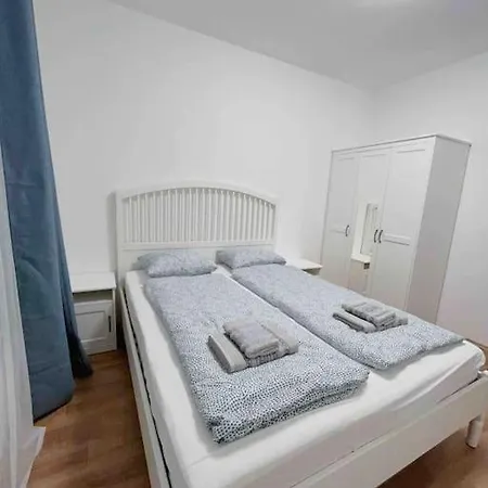 Apartment Spacious With Balcony And Garage Budapest