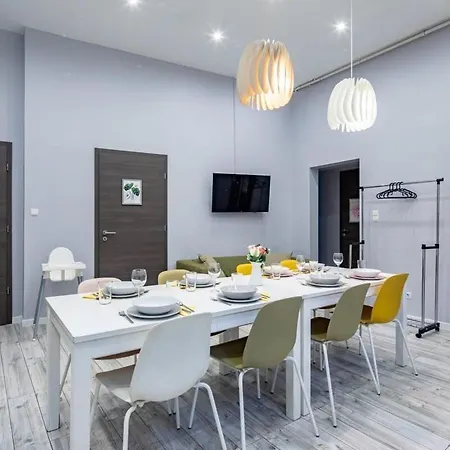 - Large And Comfy Apartment *