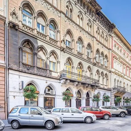 - Large And Comfy Apartment Budapest