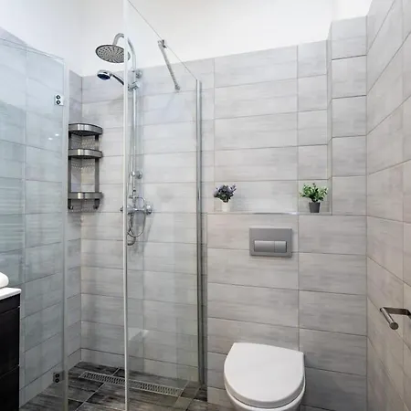 - Large And Comfy Apartment