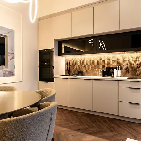 Acacia Luxury Apartment *