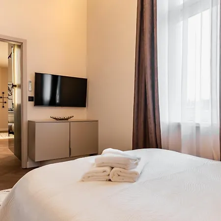 Acacia Luxury *