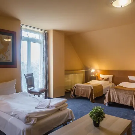 Luna Hotel