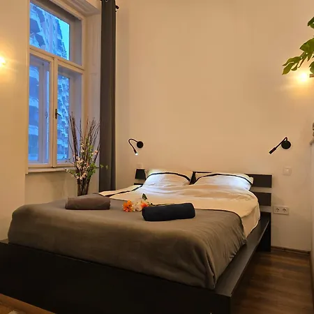 Apartment Da Vinci Loft Ap By Corvin Promenade Tram Line 4-6 *