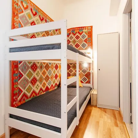 Spacious Family Along River Side, In The Heart Of Buda Apartment *