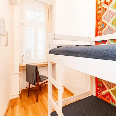 Spacious Family Along River Side, In The Heart Of Buda Apartment *