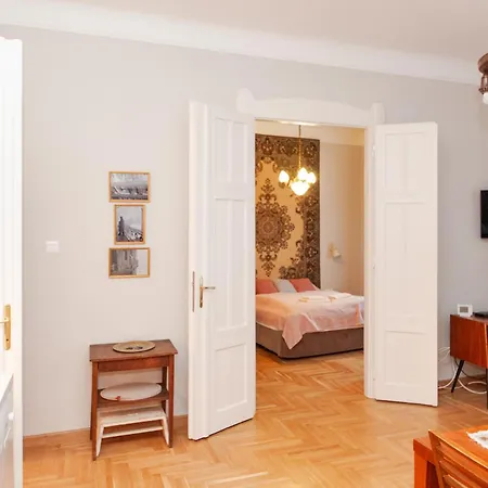 Apartment Spacious Family Along River Side, In The Heart Of Buda Budapest