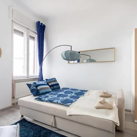 Vibrant Neighborhood Vibes Apartment *