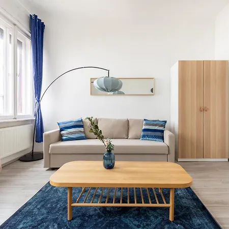 Apartment Vibrant Neighborhood Vibes *