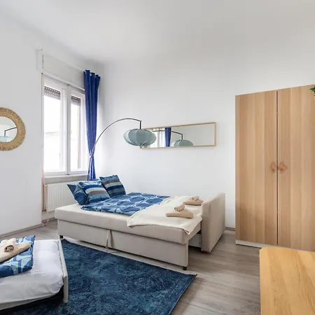 Apartment Vibrant Neighborhood Vibes Budapest