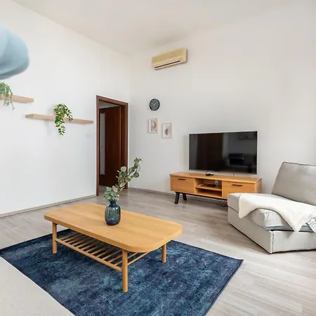 Apartment Vibrant Neighborhood Vibes