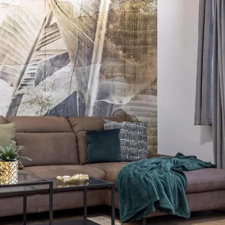 Exclusive & Duplex Grand W' Balcony Apartment *