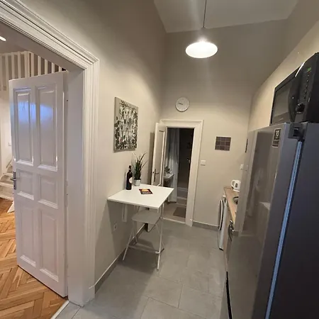 Downtown Majestic Apartment