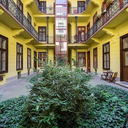 Apartment Vintage Downtown Escape 2 Baths 2 Beds *