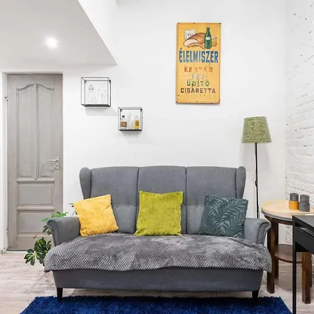 Apartment Vintage Downtown Escape 2 Baths 2 Beds Budapest