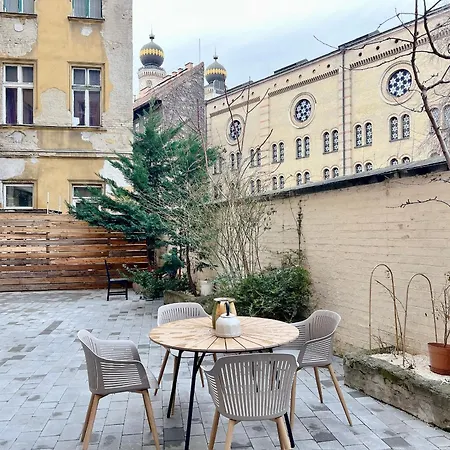 Spacious 5br Retreat For 16 By Dohany Synagogue & Fashion St * Budapest