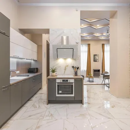 Extravagant & Modern Grand In The Center Of * Budapest