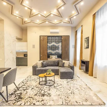 Extravagant & Modern Grand In The Center Of Apartment