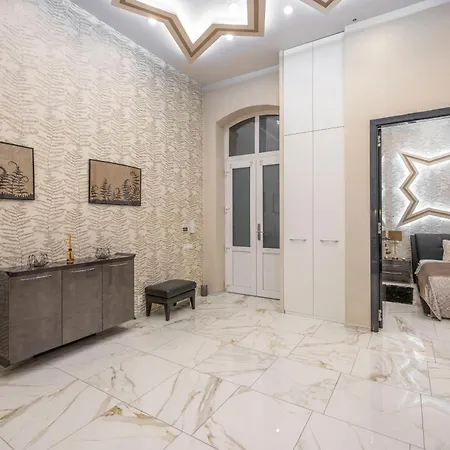 Extravagant & Modern Grand In The Center Of *