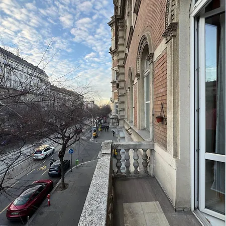 Apartment Extravagant & Modern Grand In The Center Of *
