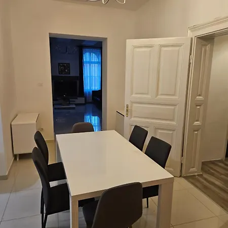 Designer Andrassy Hostel Budapest