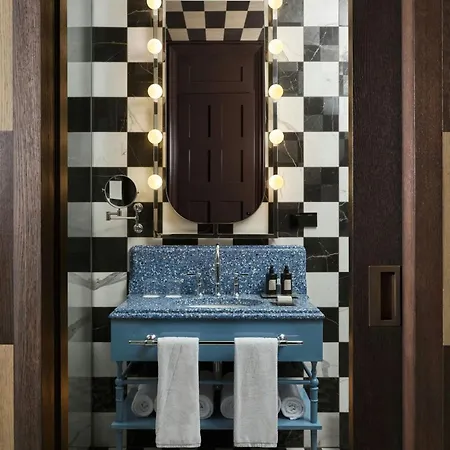 Hotel W