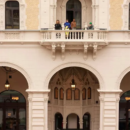 W Budapest