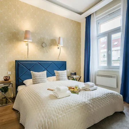 Apartment Stunning 3brm 3bath Julie Balcony & Views *