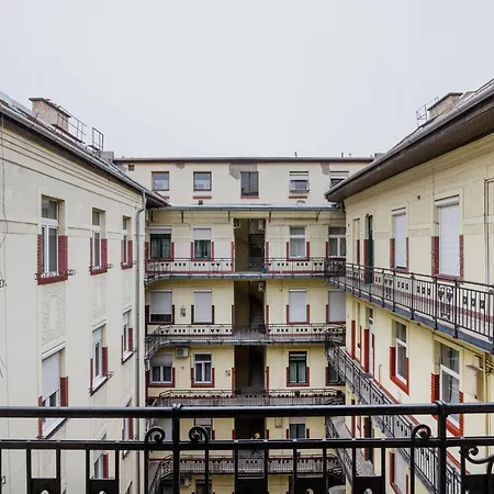 Stunning 3brm 3bath Julie Balcony & Views