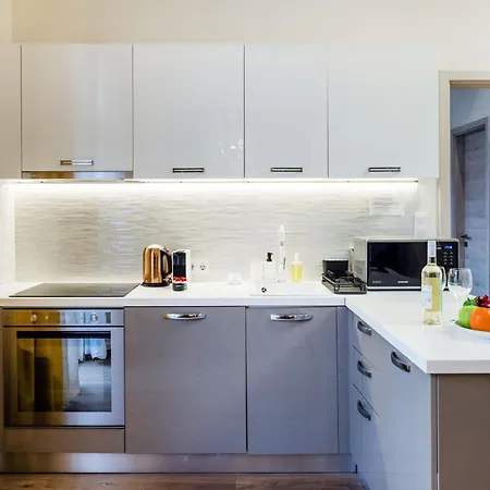 Apartment Stunning 3brm 3bath Julie Balcony & Views Budapest