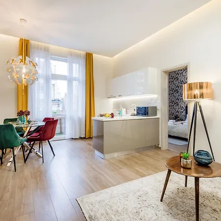 Stunning 3brm 3bath Julie Balcony & Views