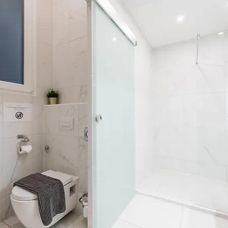 Apartment Stunning 3brm 3bath Julie Balcony & Views