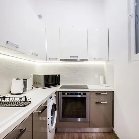 Stunning 3brm 3bath Julie Balcony & Views