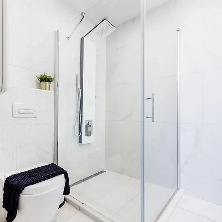 Stunning 3brm 3bath Julie Balcony & Views