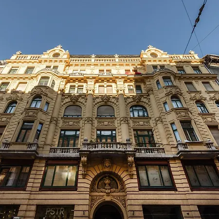 Spacious 5br Retreat For 16 By Dohany Synagogue & Fashion St Apartment