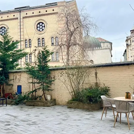 Apartment Spacious 5br Retreat For 16 By Dohany Synagogue & Fashion St *