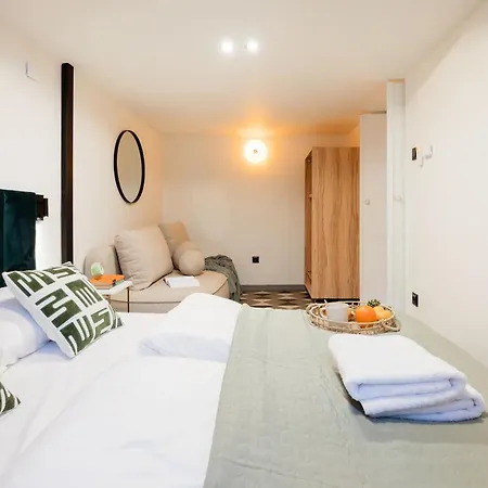Apartment Spacious 5br Retreat For 16 By Dohany Synagogue & Fashion St Budapest