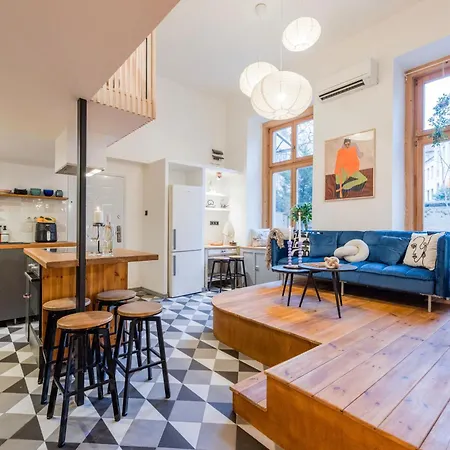 Spacious 5br Retreat For 16 By Dohany Synagogue & Fashion St * Budapest